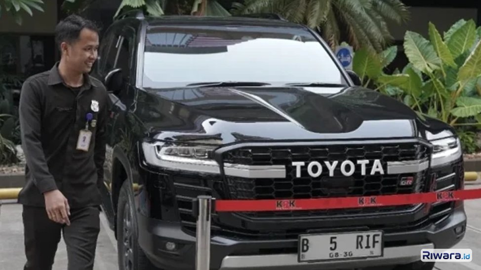 KPK menyita satu unit mobil Toyota Land Cruiser milik Arif Sugiyanto yang diduga orang kepercayaan Menteri ATR BPN Nusron Wahid